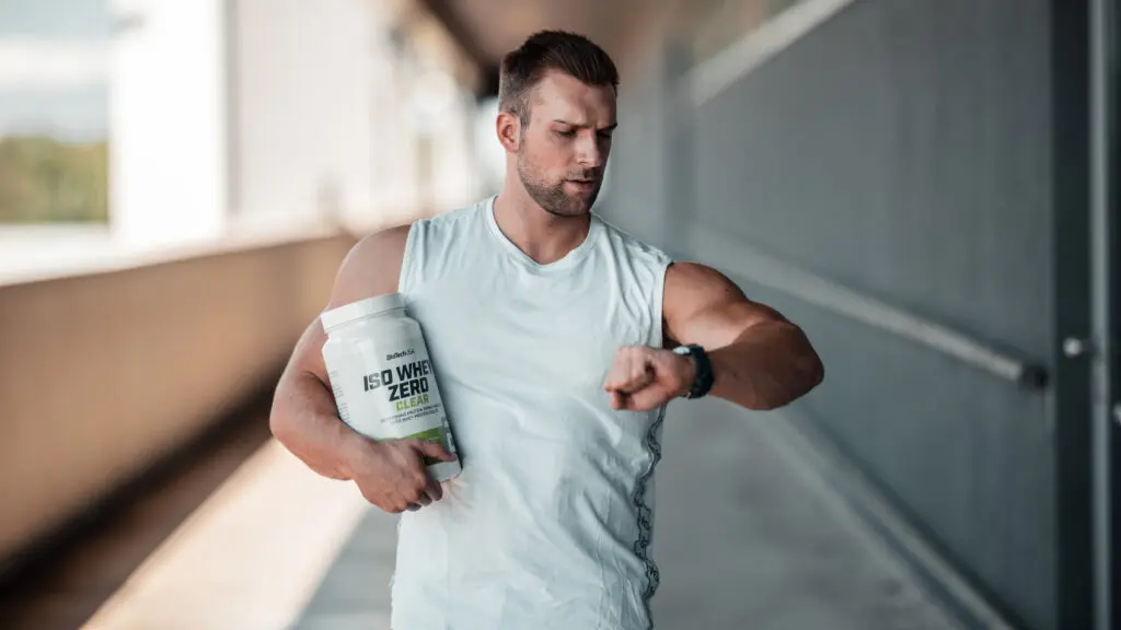 Polvo para bebida refrescante, saborizada, a base de suero de leche aislado