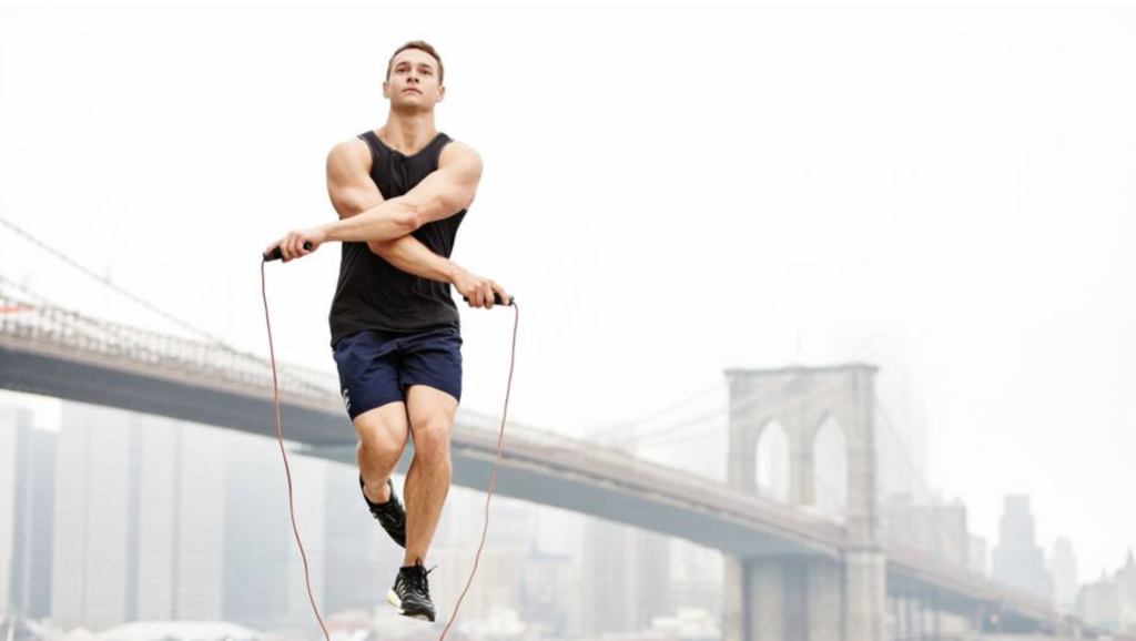 Aumenta la agilidad y la velocidad mientras se involucra a todos los músculos del cuerpo.