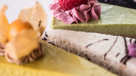 Bizcocho vegano esponjoso con suplementos veganos de BioTechUSA