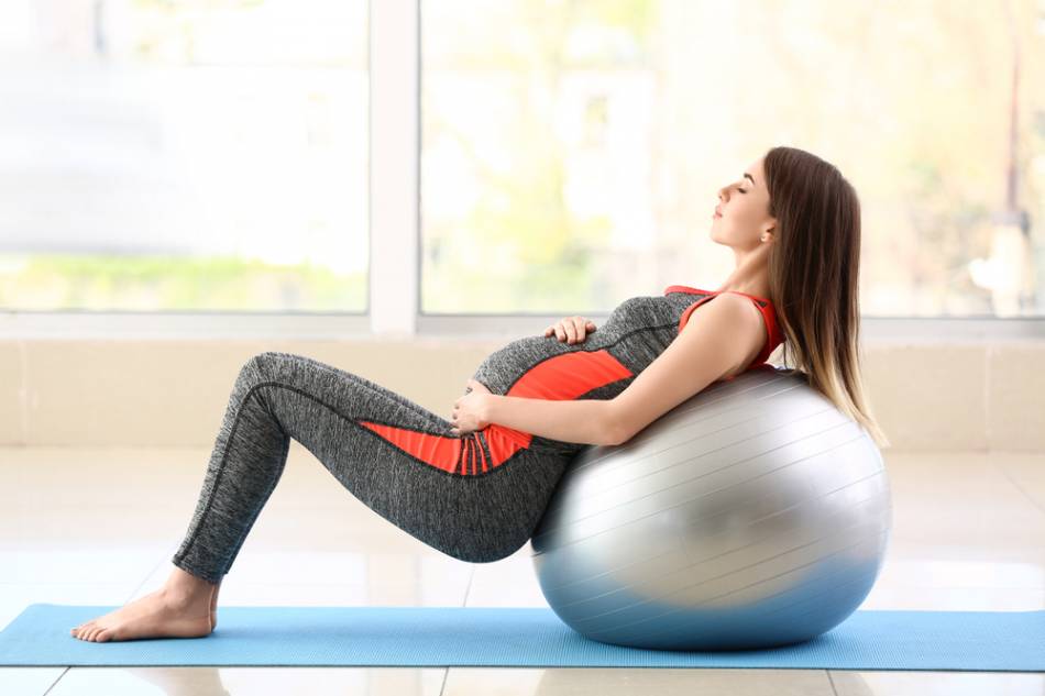 Los ejercicios con la pelota fitball pueden ser tus mejores aliados durante el embarazo